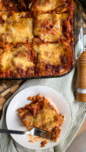 Cargar imagen en el visor de la galería, Lasagna Cremosa | Boloñesa & 4 Quesos