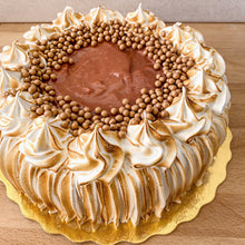 Cargar imagen en el visor de la galería, Not so traditional cake - flamed