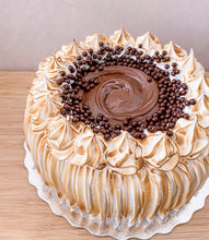 Cargar imagen en el visor de la galería, Not so traditional cake - flamed