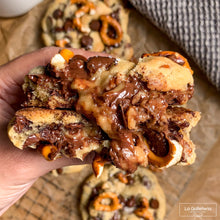 Cargar imagen en el visor de la galería, Pretzel Caramel Cookies
