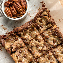 Cargar imagen en el visor de la galería, Salted Caramel Pecan Brownies
