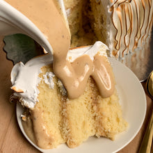 Cargar imagen en el visor de la galería, Bizcocho de Turrón y Ponche
