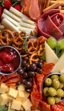 Cargar imagen en el visor de la galería, Signature Charcuterie Board 12"
