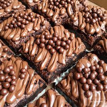 Cargar imagen en el visor de la galería, Brownies con Topping
