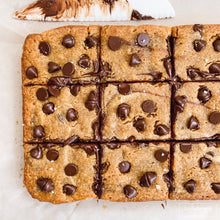 Cargar imagen en el visor de la galería, Dulce de Leche Blondies
