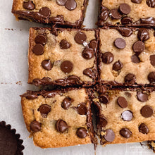 Cargar imagen en el visor de la galería, Dulce de Leche Blondies
